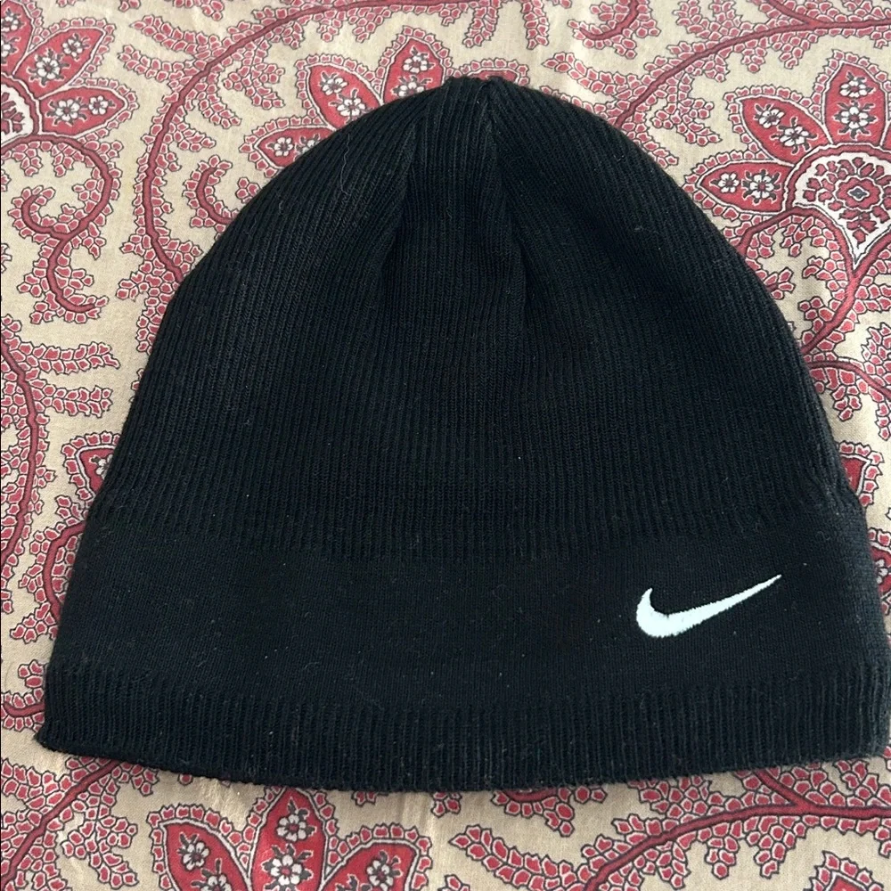 Nike youth knit black winter beanie hat NWOT